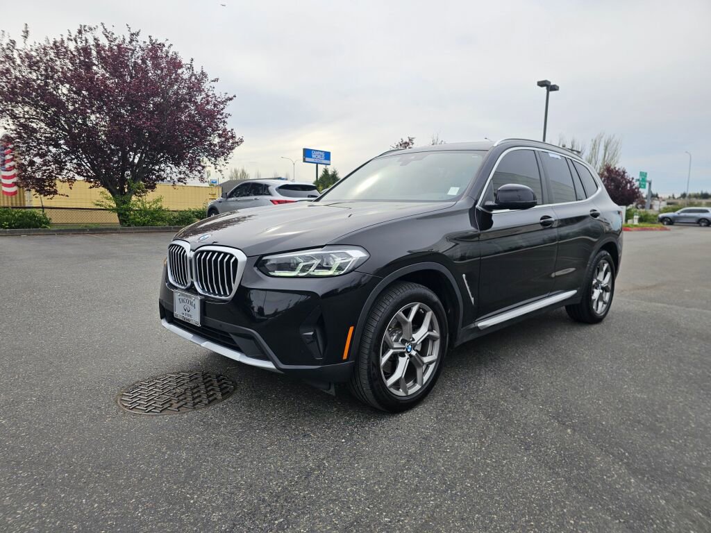 Used 2024 BMW X3 xDrive30i w/ Premium Essential Package image 3