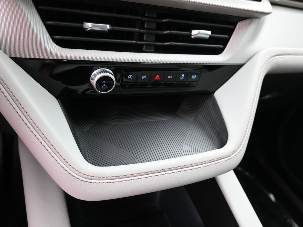 New 2026 Ford Explorer Active w/ Active Comfort Package image 16