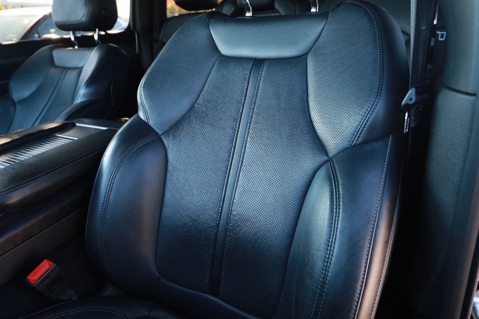 Used 2024 Jeep Wagoneer L Series II RWD image 18