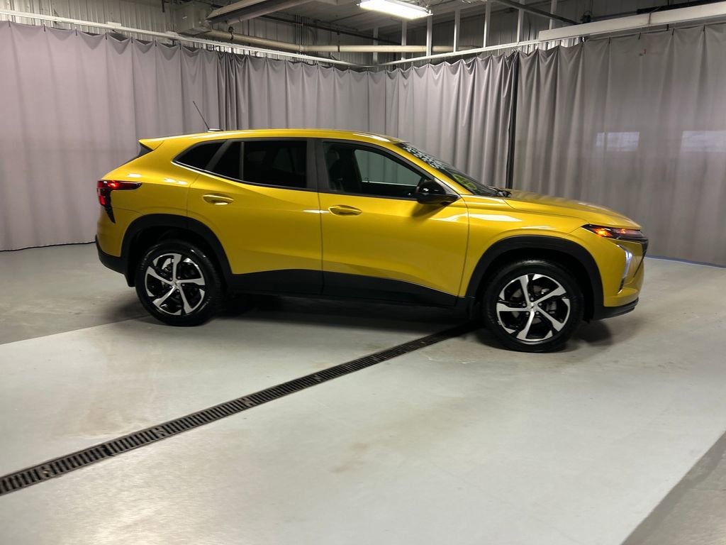 Used 2024 Chevrolet Trax RS w/ Driver Confidence Package image 8