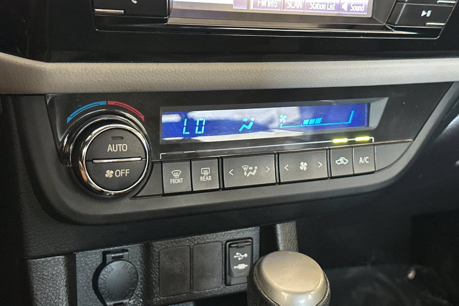 Used 2014 Toyota Corolla LE w/ Protection Package FWD image 23
