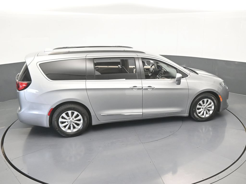 Used 2017 Chrysler Pacifica Touring-L FWD image 52