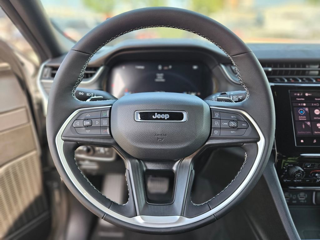 New 2025 Jeep Grand Cherokee Laredo X w/ Luxury Tech Group I image 26