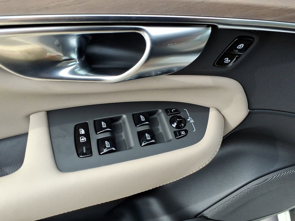 New 2026 Volvo XC90 B6 Plus w/ Protection Package Premier image 11