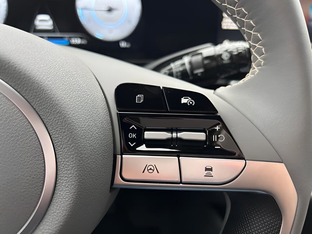 Used 2025 Hyundai Elantra SEL image 26