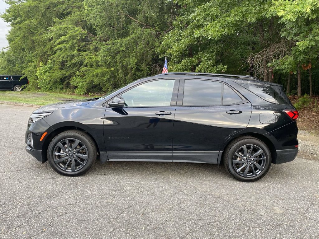 Used 2023 Chevrolet Equinox RS w/ RS Leather Package AWD/4WD image 2