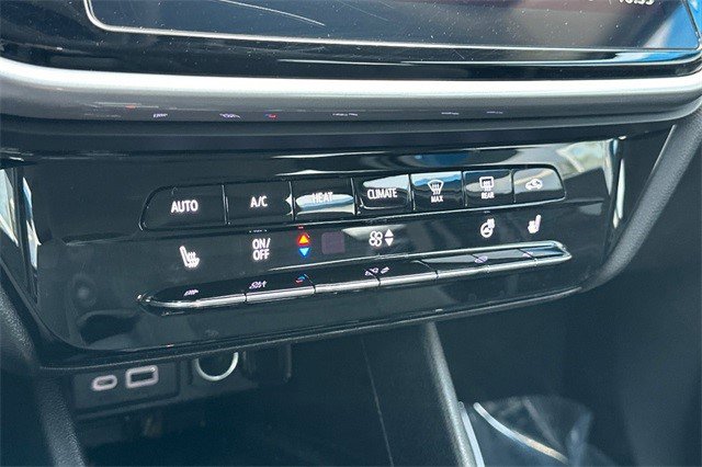 Certified 2022 Chevrolet Bolt EUV LT w/ Comfort Package image 28