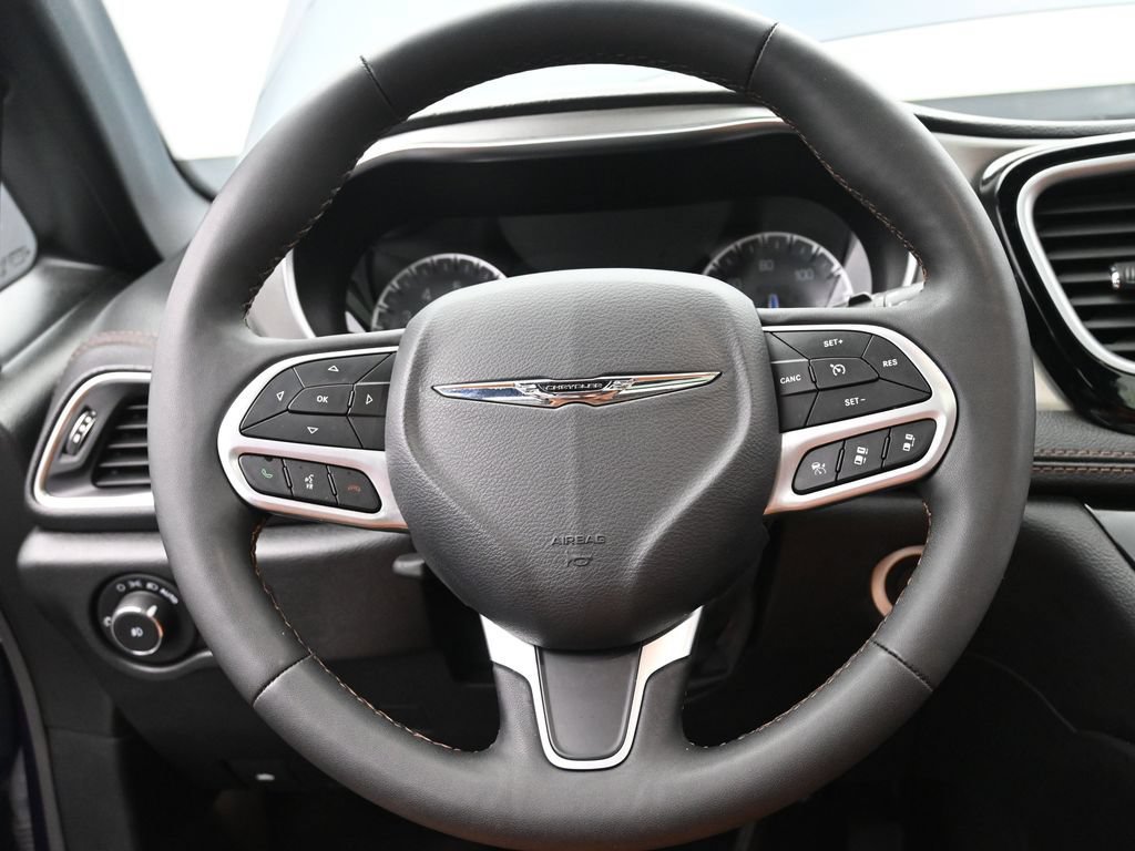 Used 2024 Chrysler Pacifica Pinnacle FWD image 27