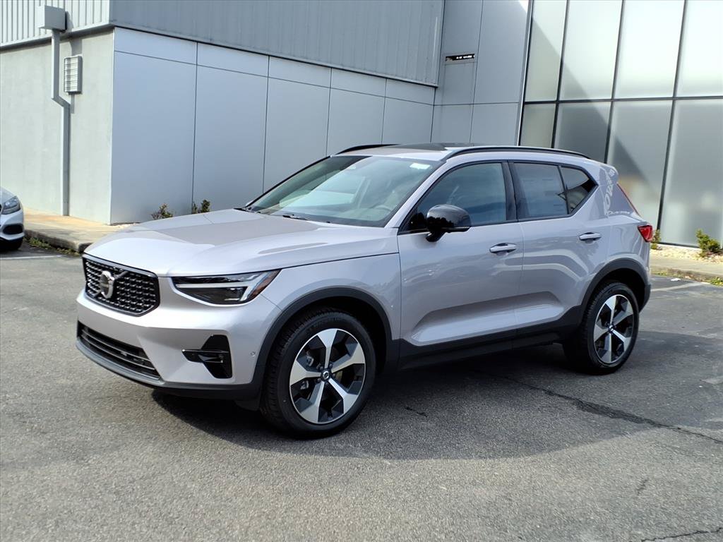 New 2026 Volvo XC40 B5 Plus w/ Protection Package Premier AWD/4WD image 9