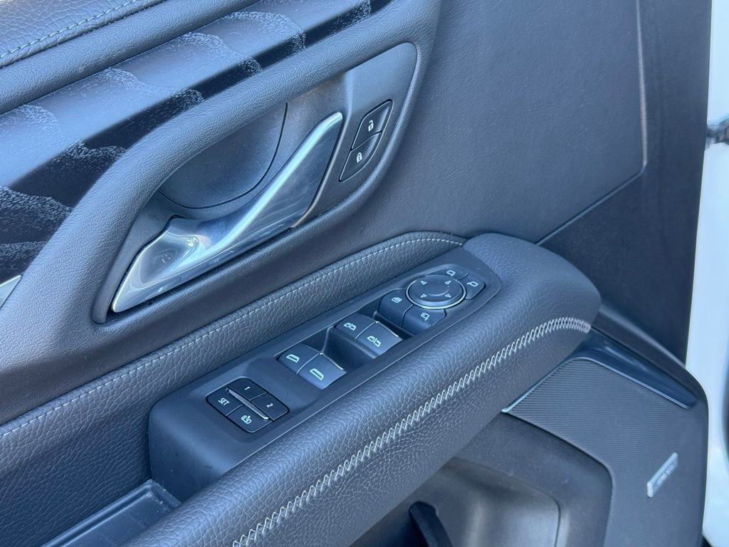 Used 2024 GMC Yukon XL Denali image 24