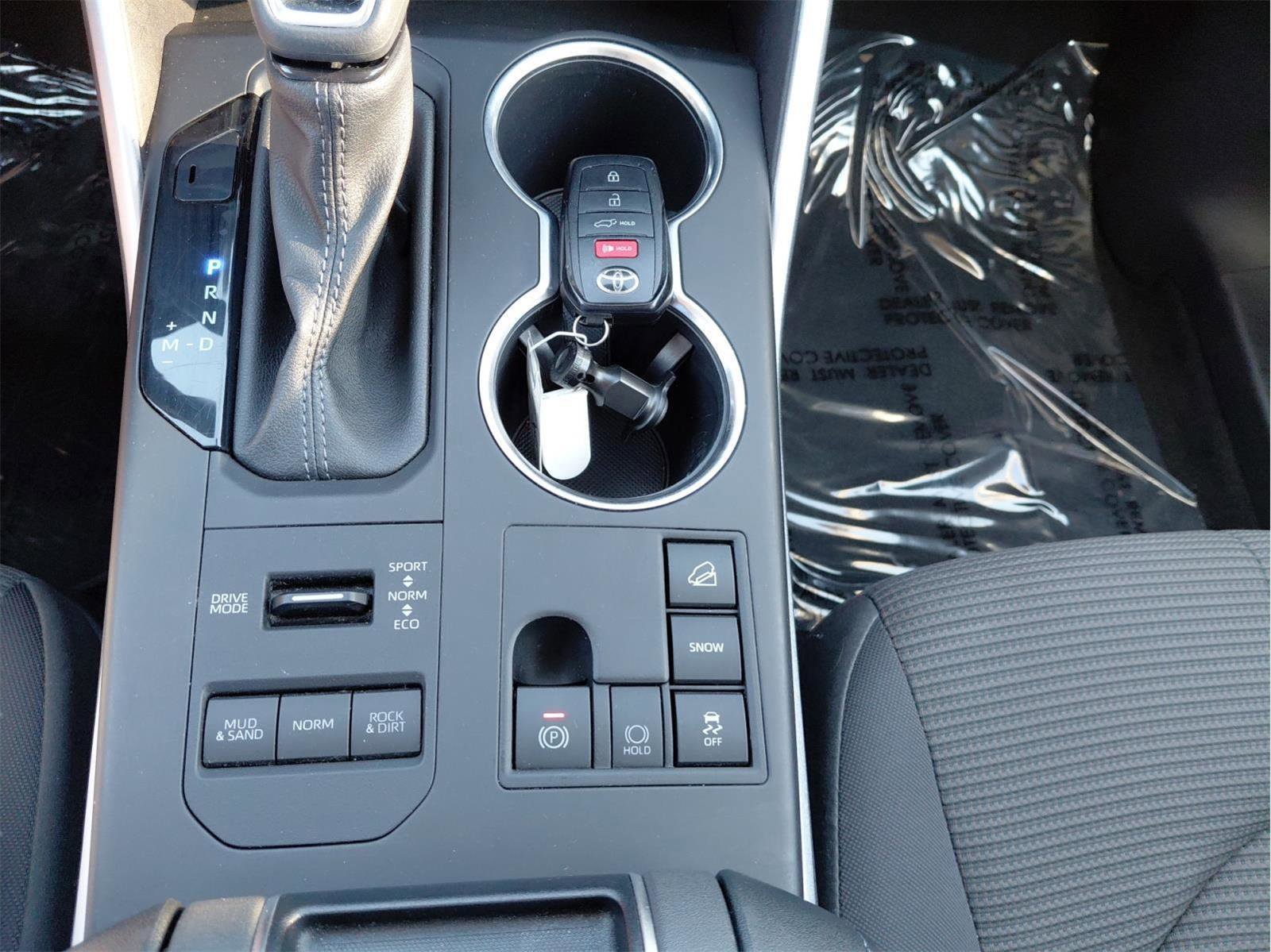 Used 2024 Toyota Highlander LE image 37