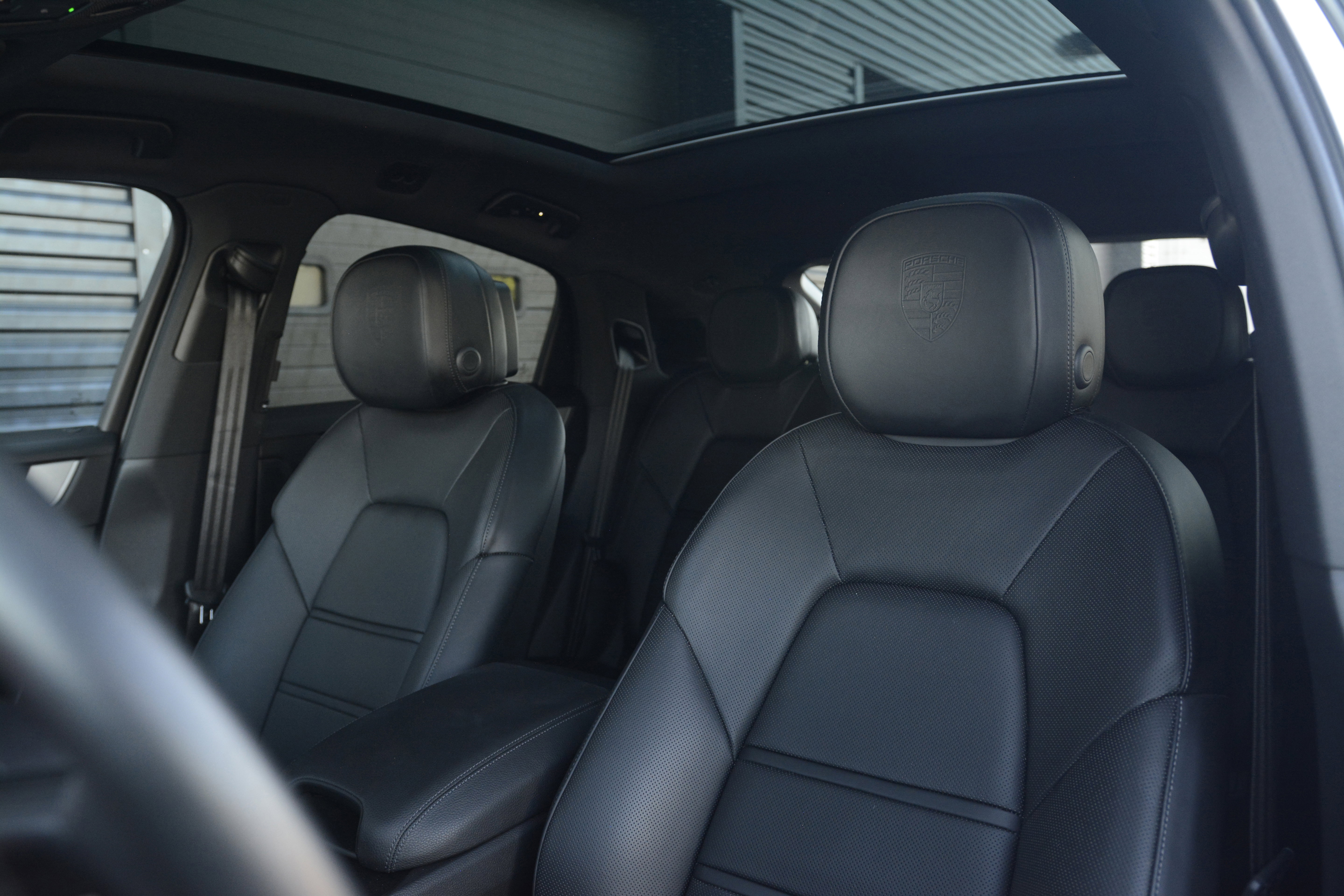 Certified 2024 Porsche Cayenne Coupe AWD/4WD image 5