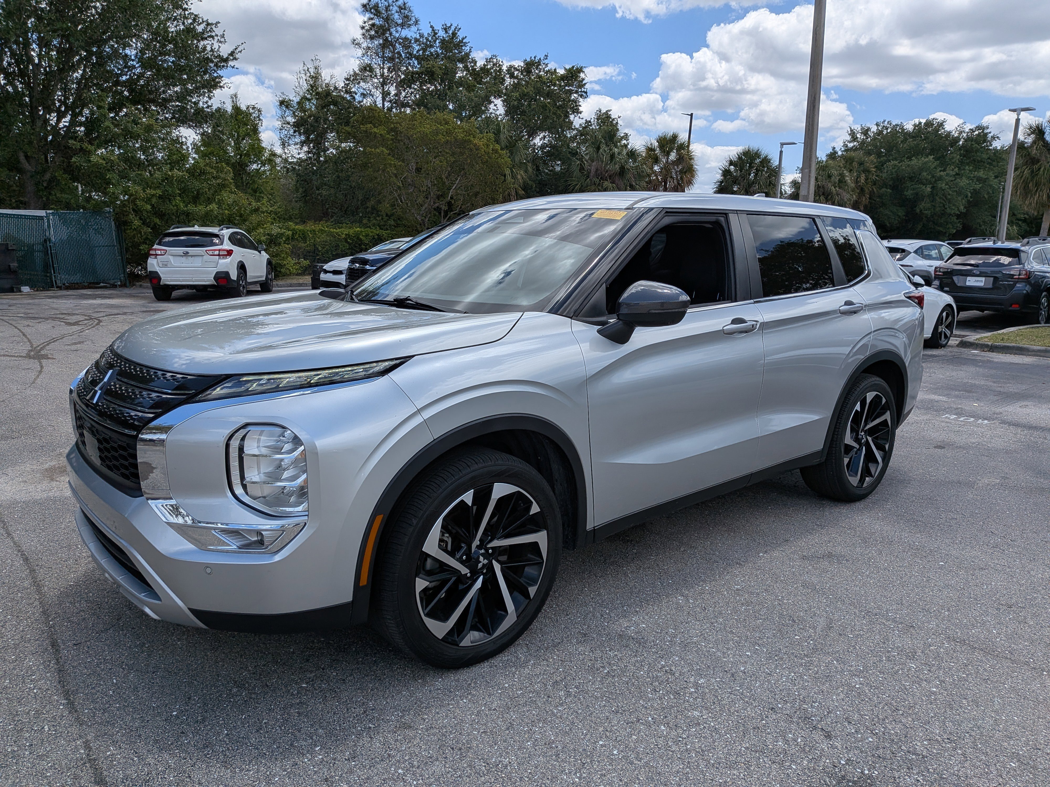 Used 2022 Mitsubishi Outlander SE image 8