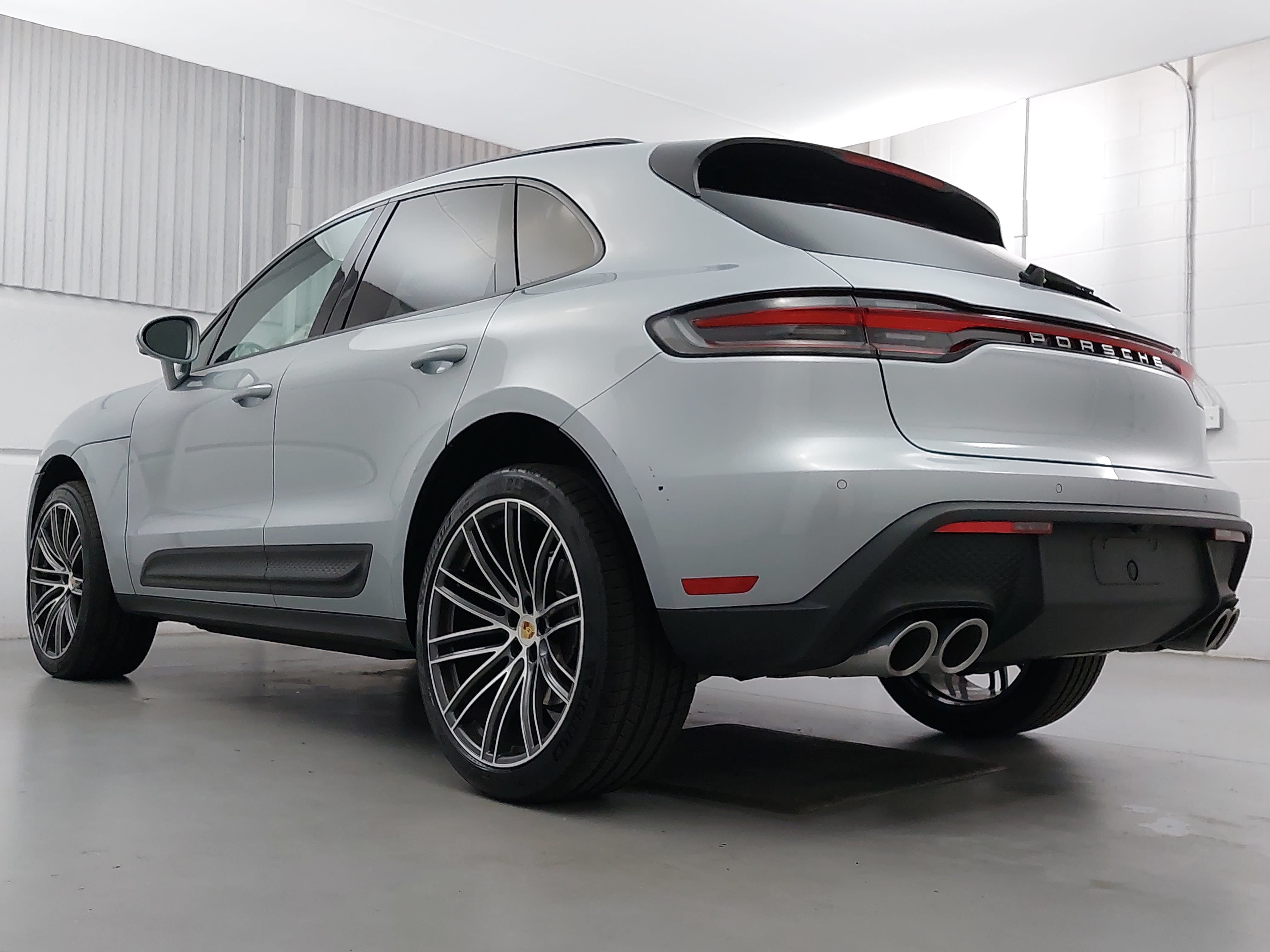Certified 2026 Porsche Macan AWD/4WD image 3