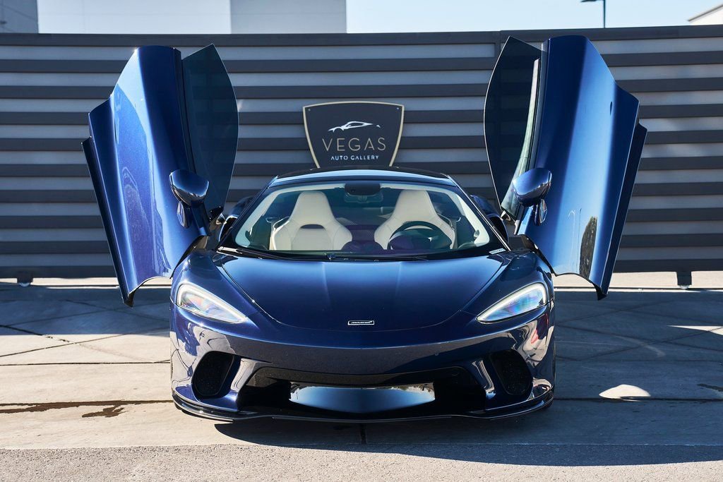 Used 2022 McLaren GT image 18