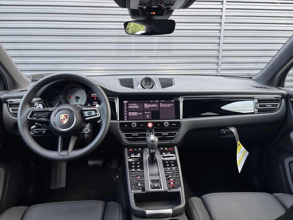 Used 2025 Porsche Macan S AWD/4WD image 17