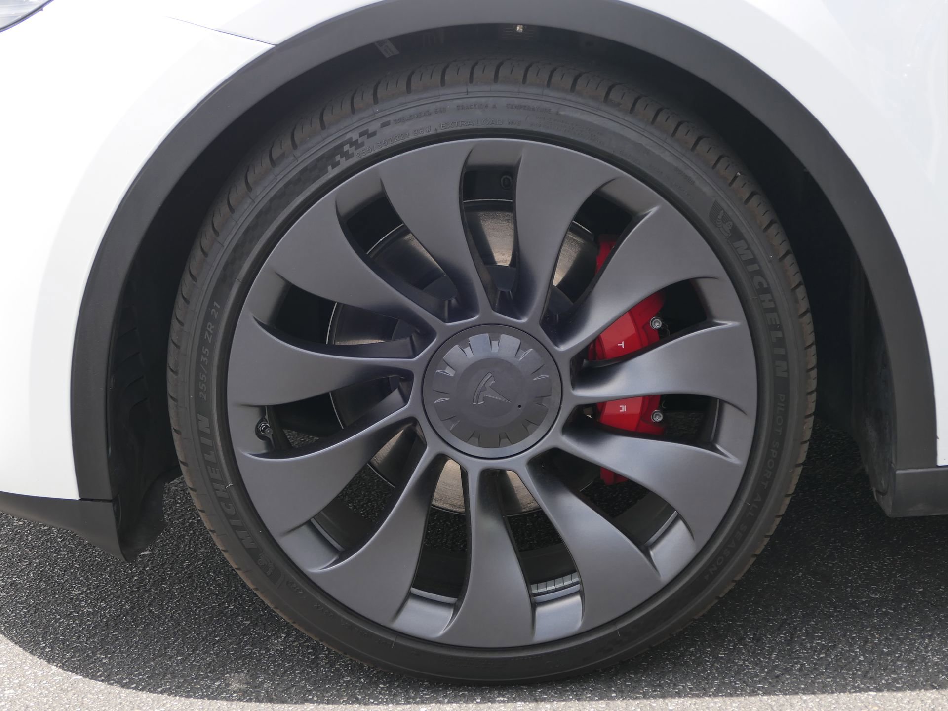 Used 2024 Tesla Model Y Performance image 10