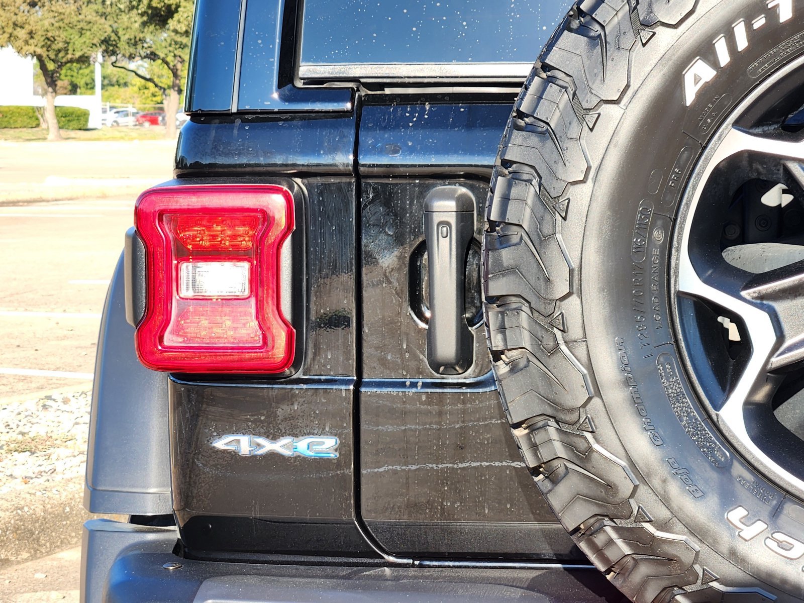 Used 2023 Jeep Wrangler Unlimited Rubicon 4xe w/ Steel Bumper Group AWD/4WD image 15