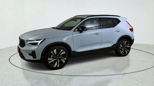 New 2026 Volvo XC40 B5 Plus w/ Climate Package AWD/4WD image 3