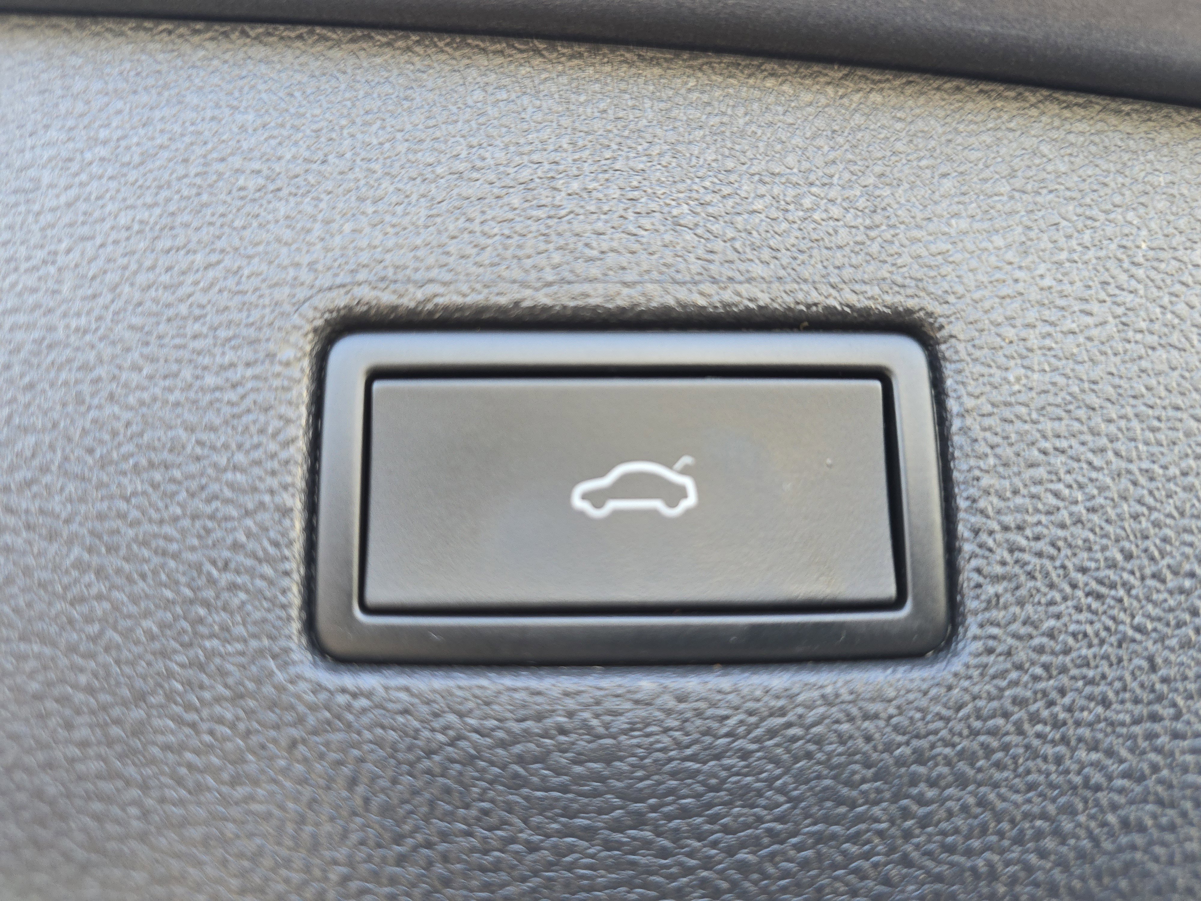 Certified 2023 Volkswagen Tiguan SEL R-Line AWD/4WD image 18