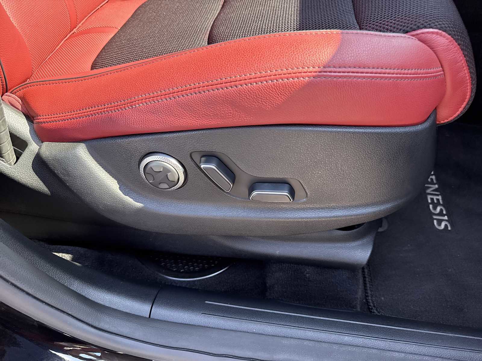 Used 2024 Genesis GV70 3.5T Sport image 31