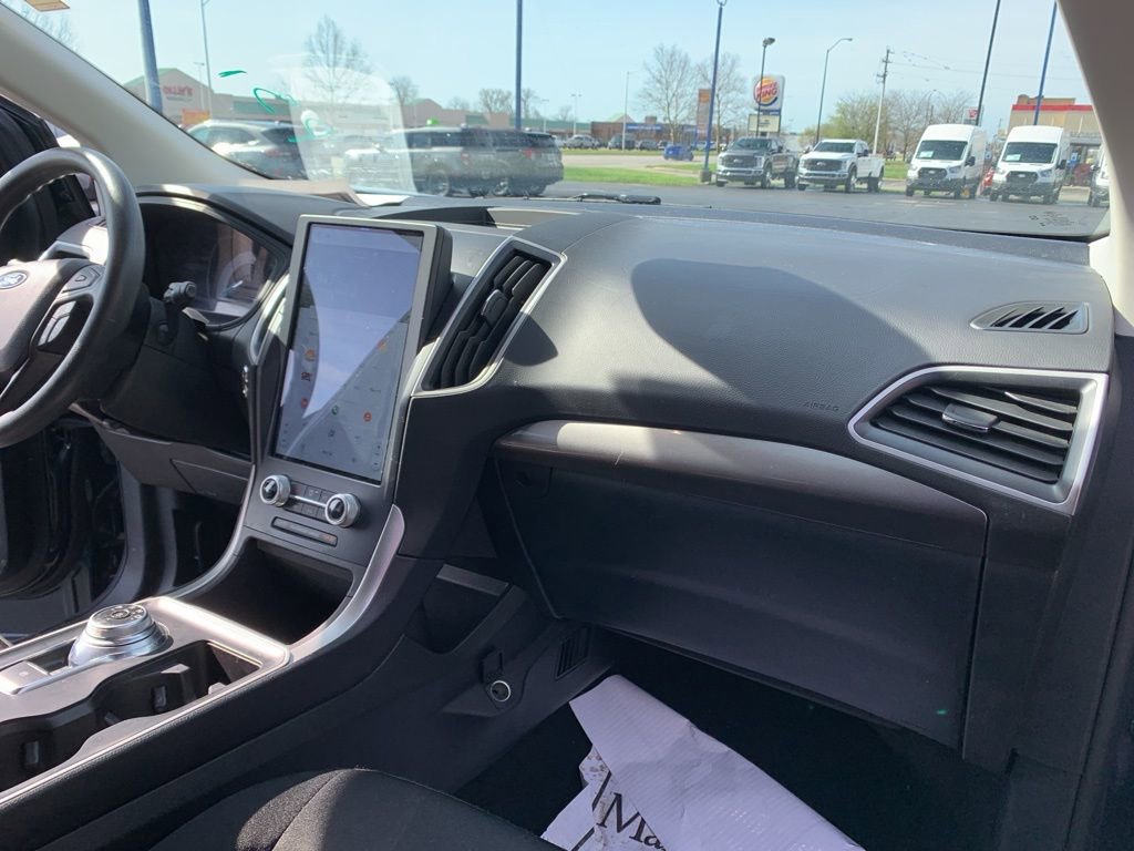 Used 2023 Ford Edge SE w/ Black Appearance Package image 16