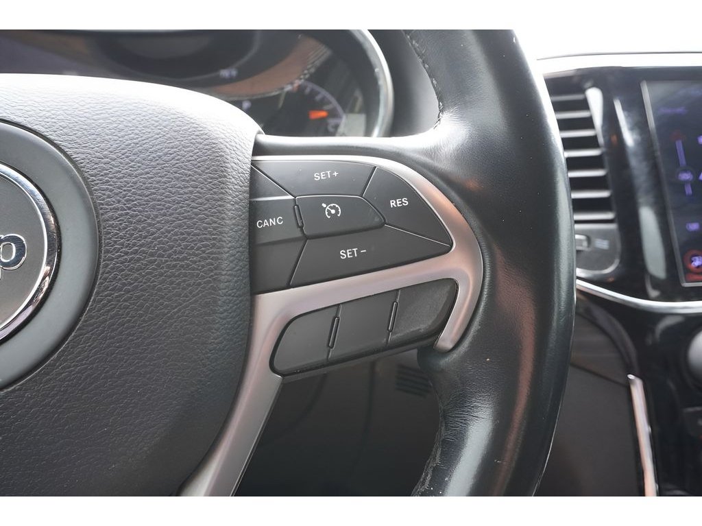 Used 2020 Jeep Grand Cherokee Laredo w/ Security & Convenience Group AWD/4WD image 13