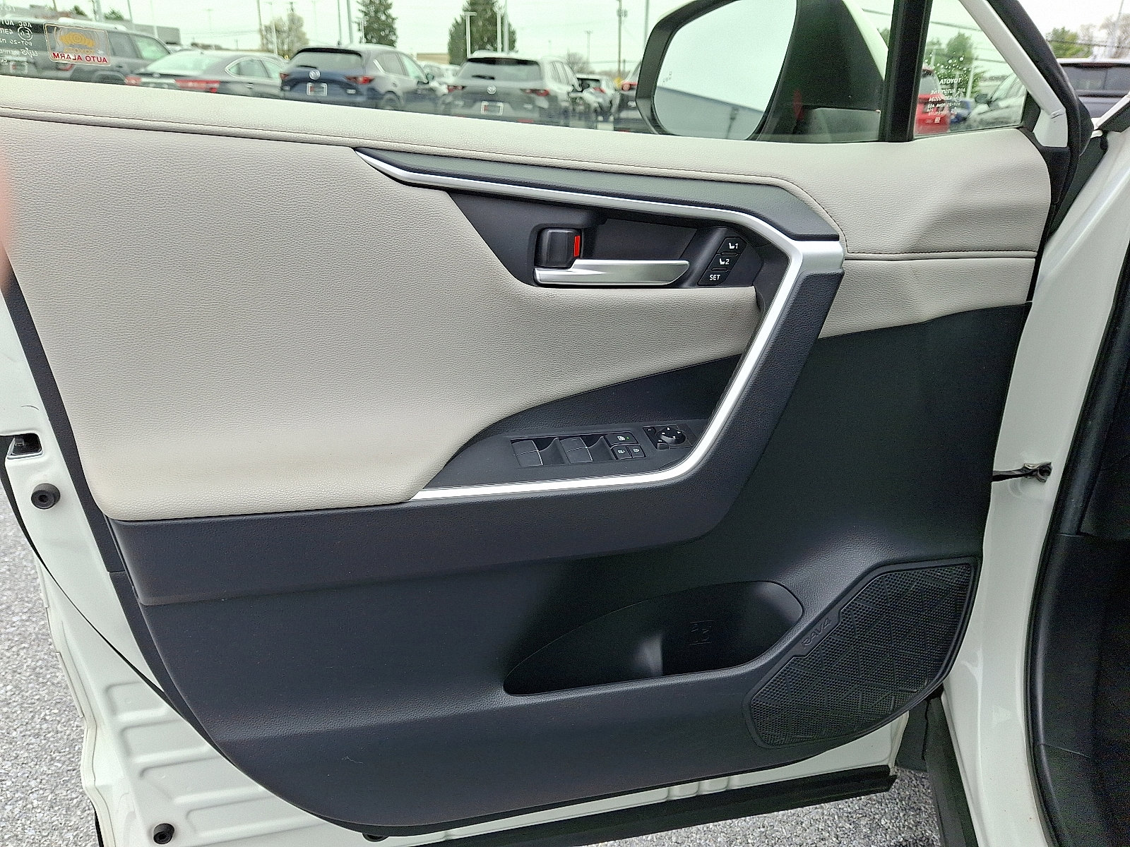 Used 2019 Toyota RAV4 Limited w/ Carpet Mat Package image 14