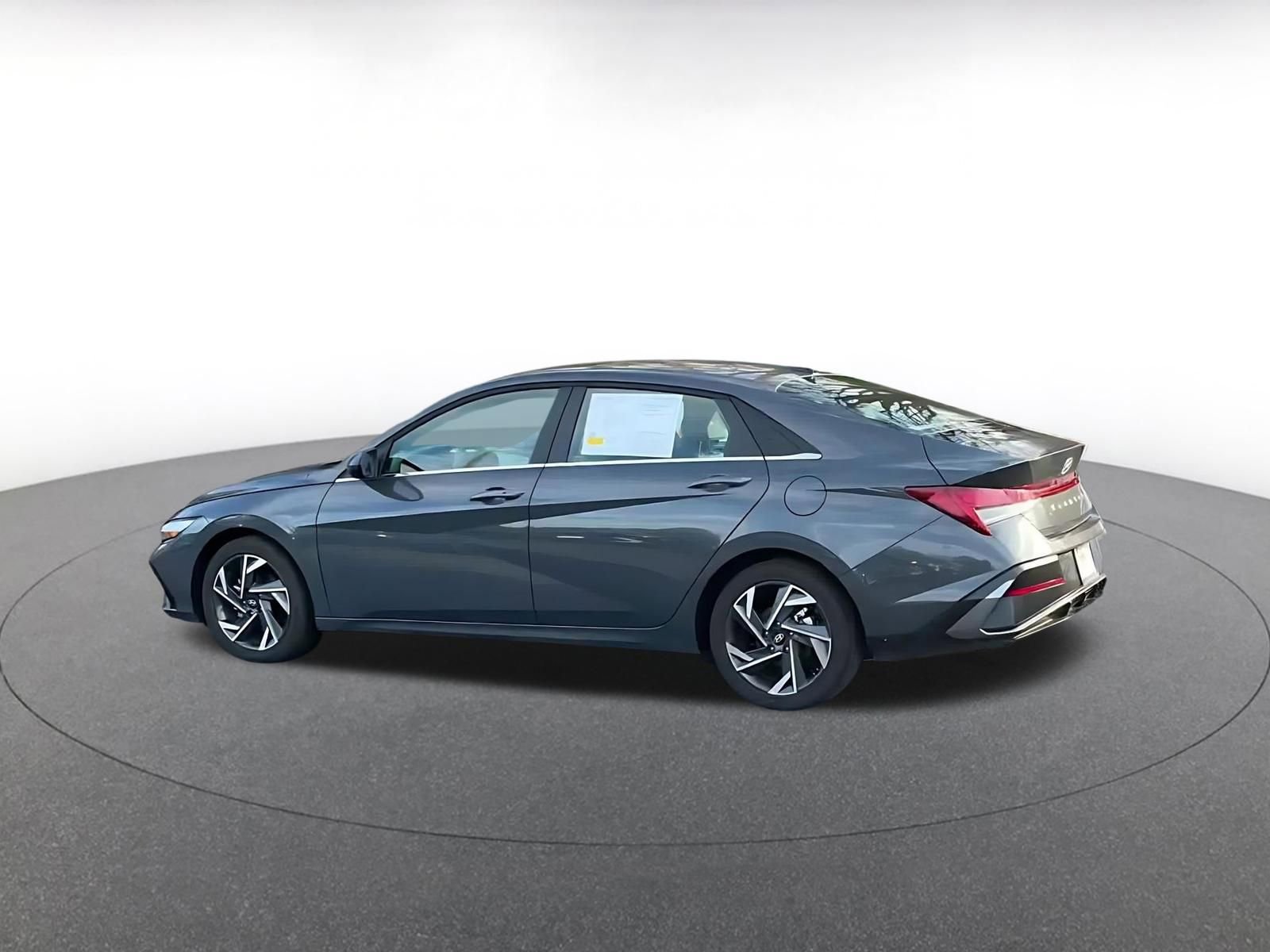 Used 2025 Hyundai Elantra SEL image 10