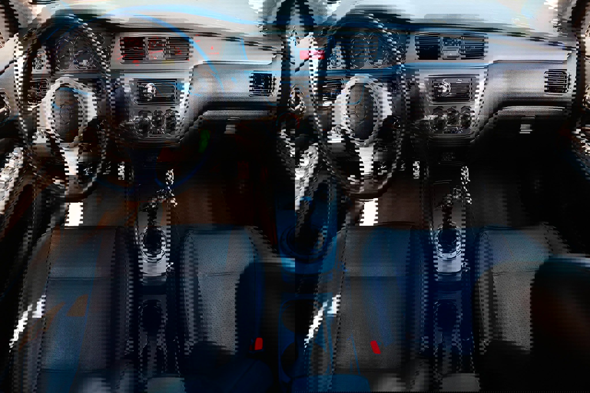 Used 2005 Mitsubishi Lancer Evolution MR image 2