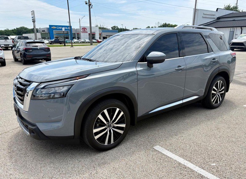 Used 2025 Nissan Pathfinder Platinum FWD image 8