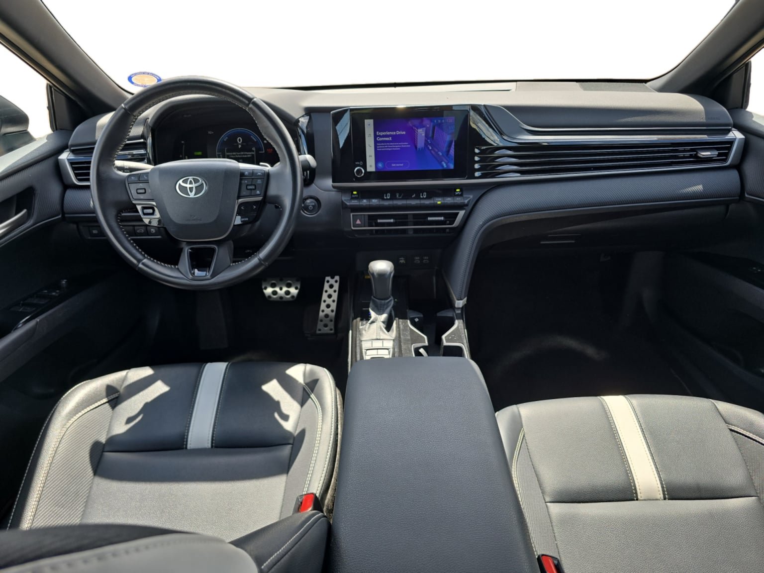 Used 2025 Toyota Camry SE FWD image 12