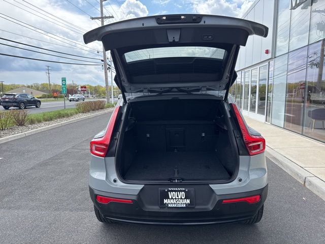 Certified 2025 Volvo XC40 B5 Plus AWD/4WD image 11