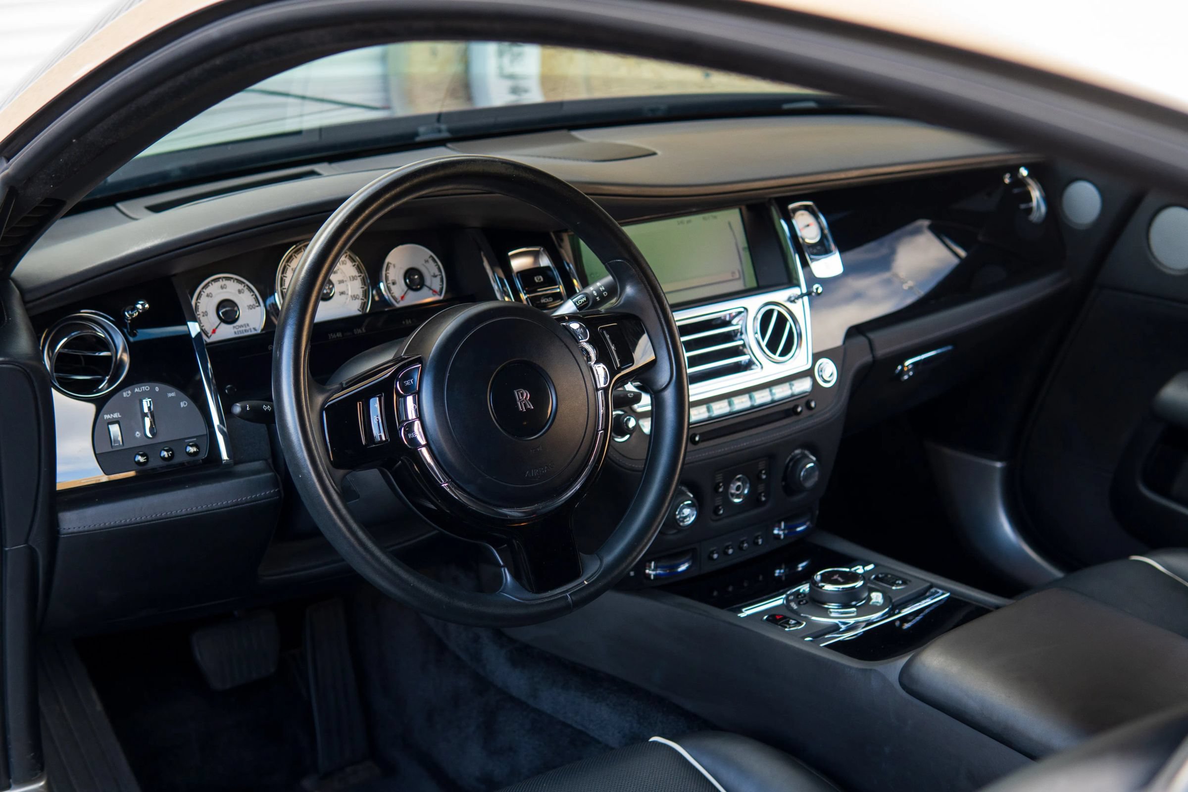 Used 2016 Rolls-Royce Wraith RWD image 27