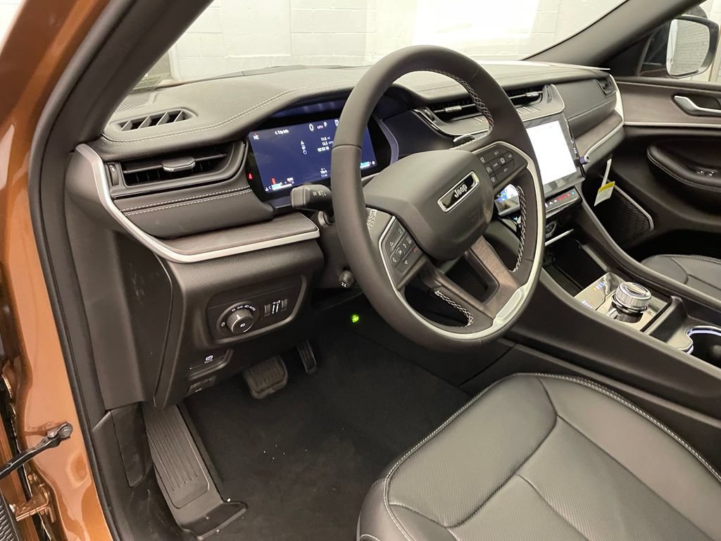 New 2026 Jeep Grand Cherokee Limited AWD/4WD image 16