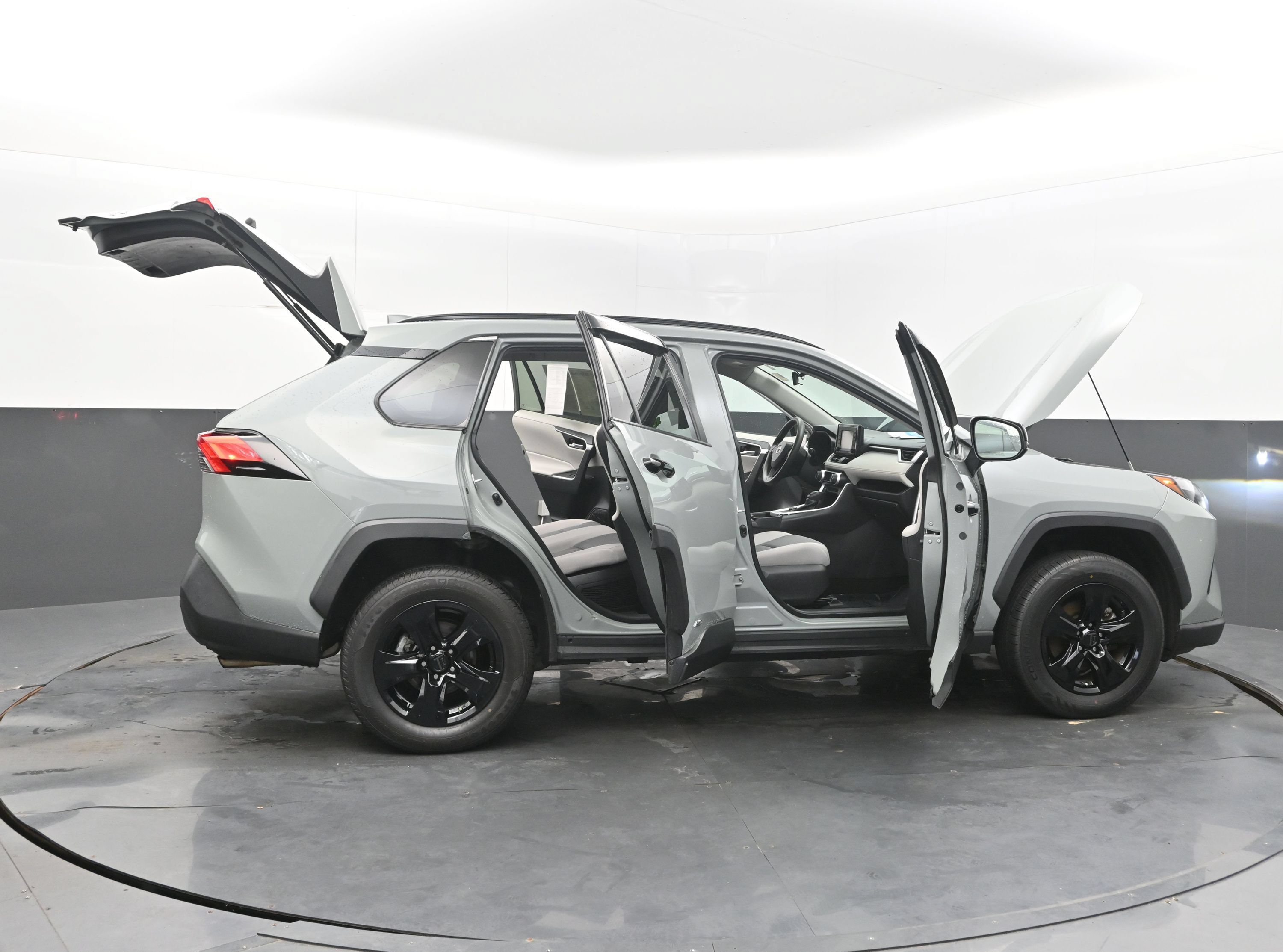 Used 2022 Toyota RAV4 XLE AWD/4WD image 46