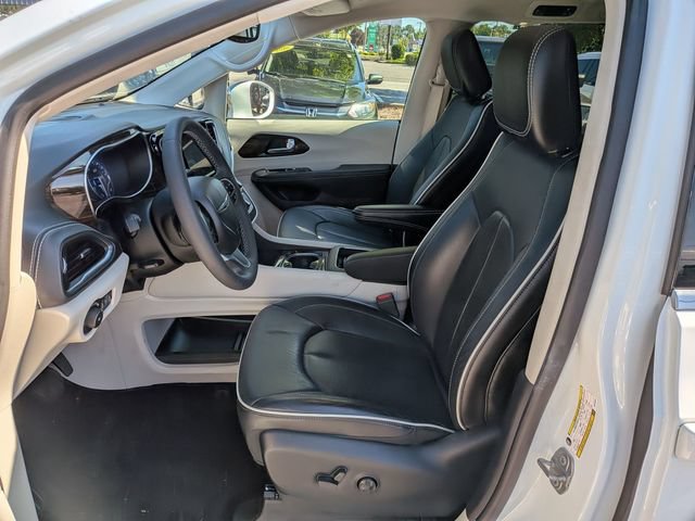 Certified 2022 Chrysler Pacifica Limited AWD/4WD image 9