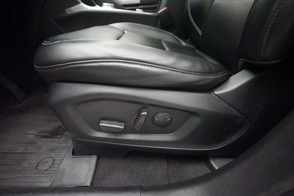 Used 2023 Ford Explorer XLT w/ Equipment Group 202A AWD/4WD image 30