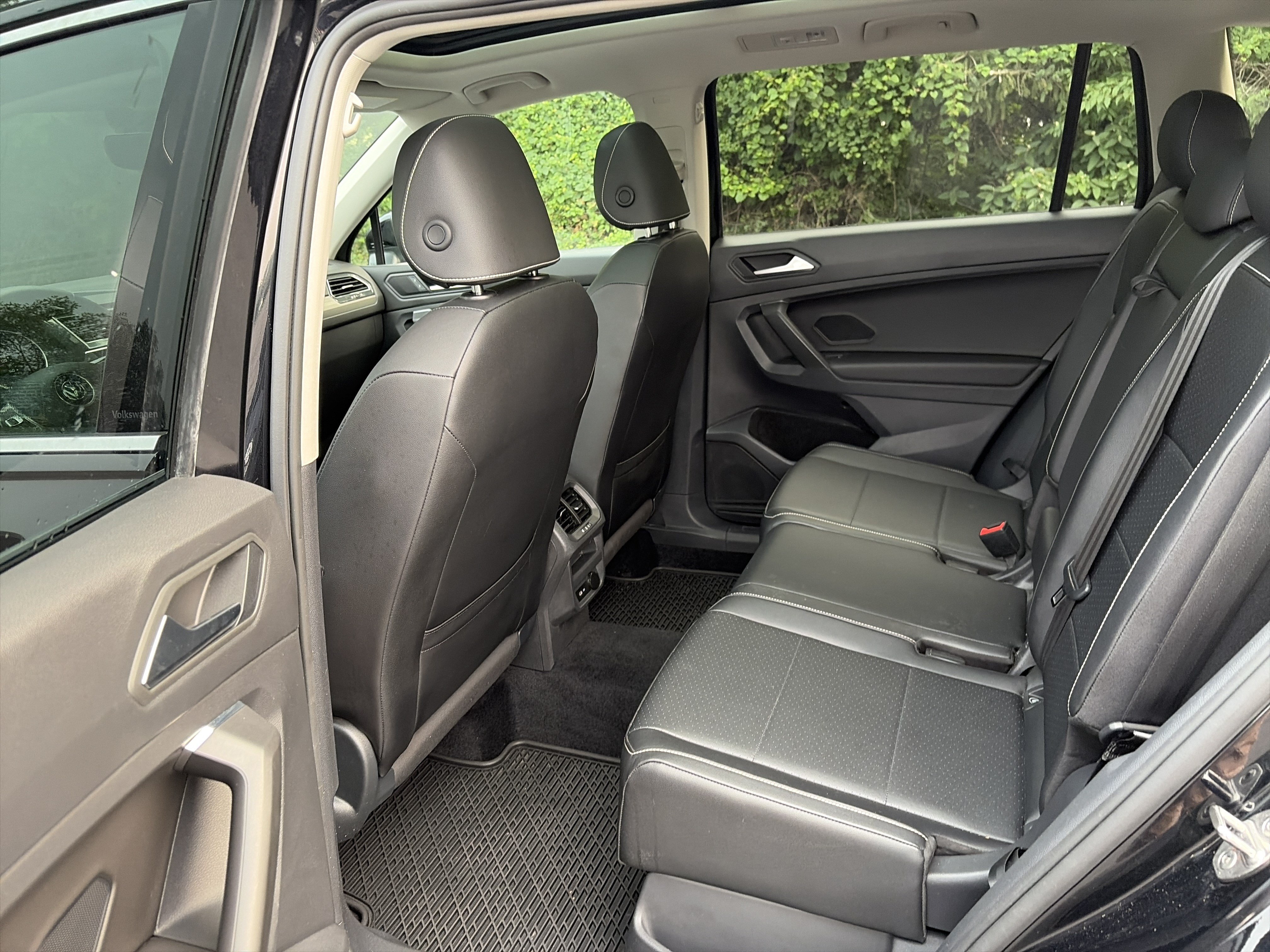 Used 2021 Volkswagen Tiguan SE w/ Panoramic Sunroof Package AWD/4WD image 22