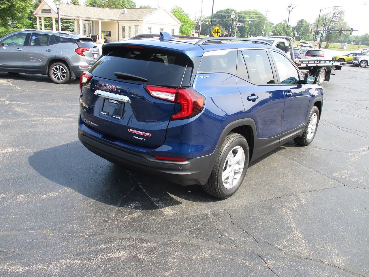 Used 2023 GMC Terrain SLE w/ Driver Convenience Package AWD/4WD image 8