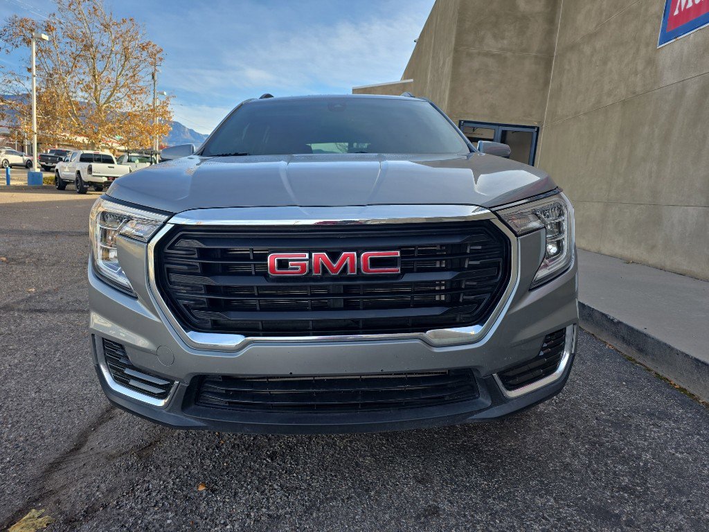 Used 2023 GMC Terrain SLE w/ Driver Convenience Package AWD/4WD image 8