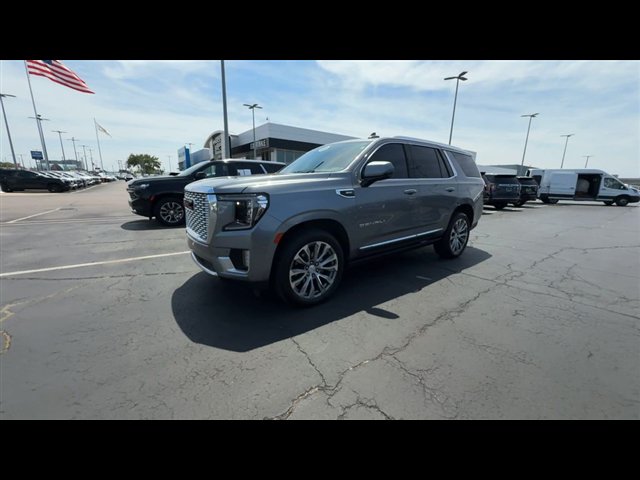 Certified 2021 GMC Yukon Denali w/ Denali Premium Package AWD/4WD image 4