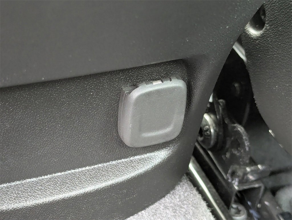 Used 2025 Chevrolet Malibu LT image 25