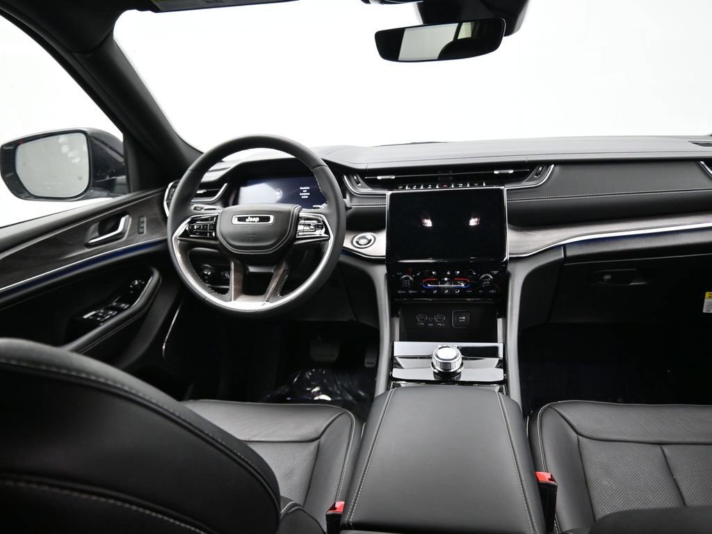 Used 2023 Jeep Grand Cherokee Overland image 19