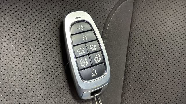 Used 2024 Hyundai Palisade Calligraphy image 9