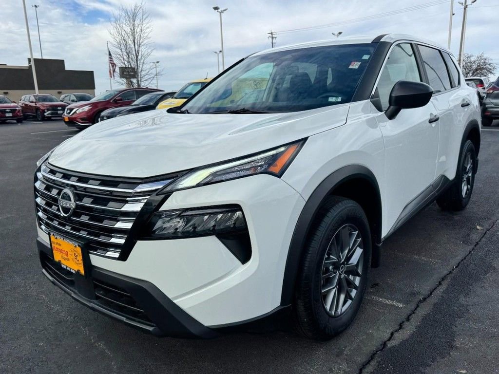 Used 2025 Nissan Rogue S image 8