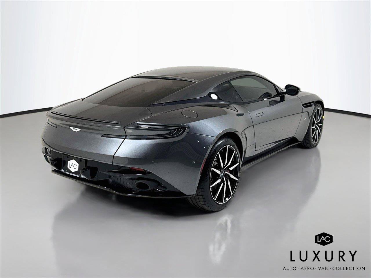 Used 2017 Aston Martin DB11 V12 RWD image 6