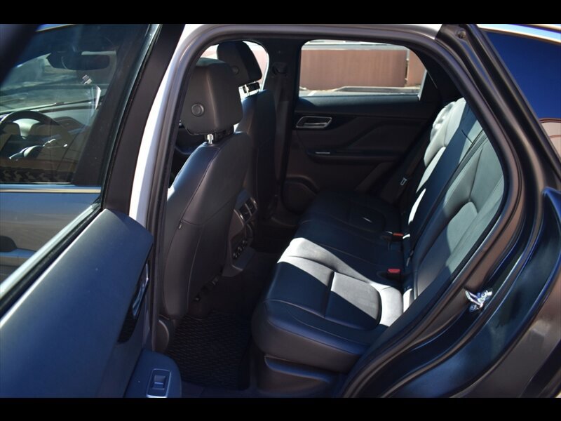 Used 2019 Jaguar F-PACE Premium AWD/4WD image 19