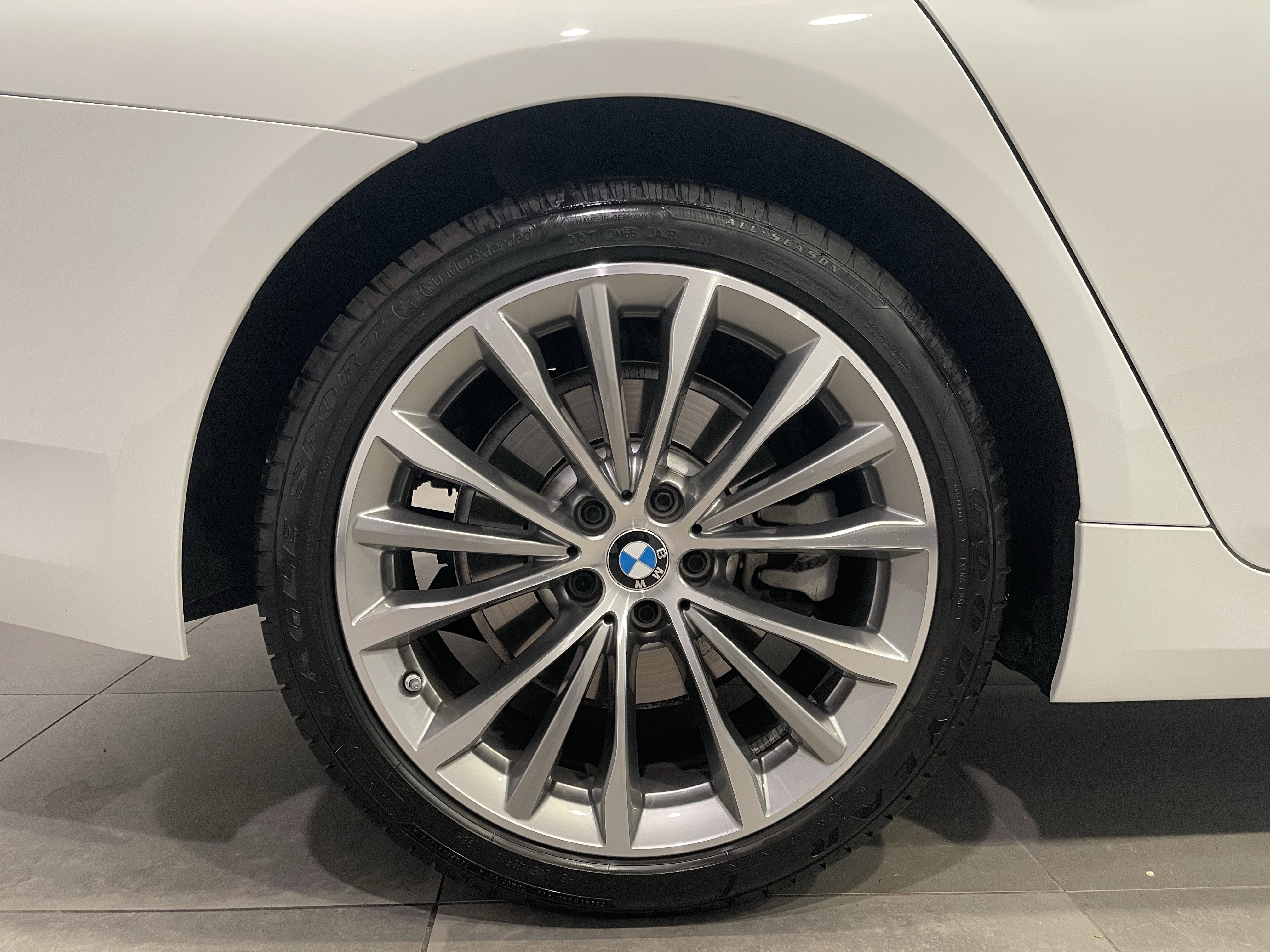 Certified 2022 BMW 530i xDrive w/ Premium Package AWD/4WD image 9