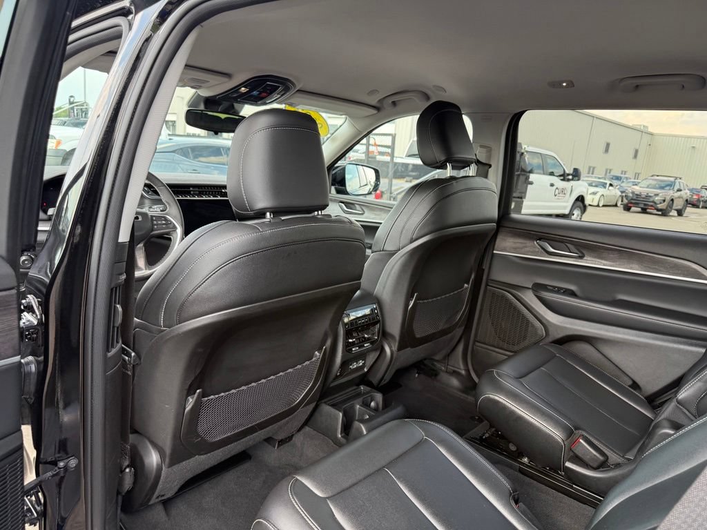 Used 2023 Jeep Grand Cherokee L Limited AWD/4WD image 11